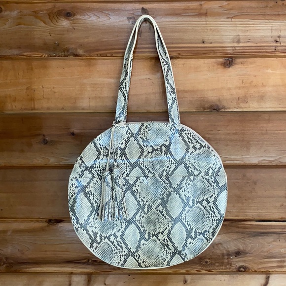 ✨NWT✨ Faux Snakeskin Bag